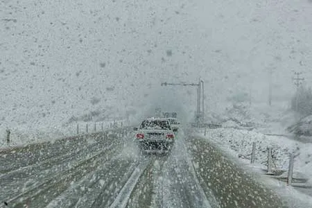 بارش برف و باران در محورهای 24 استان و انسداد 13 جاده