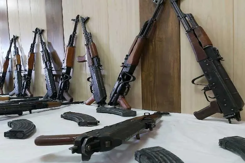 انهدام یک باند سلاح حین ورود به کشور | کشف ۱۱۴ سلاح جنگی و خشاب
