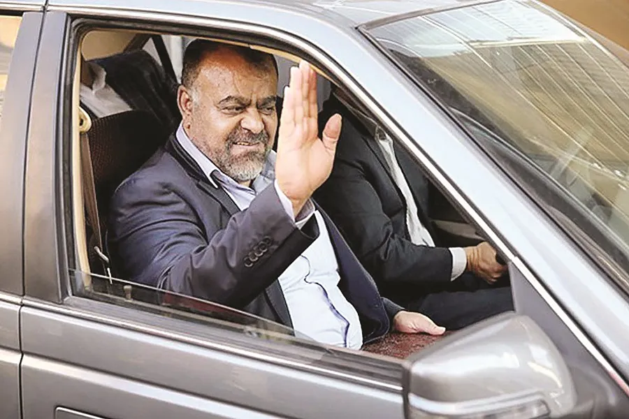جامانده‌ازنفت، مستعفی‌ازمسکن