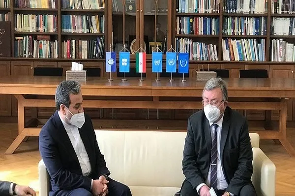 رایزنی اولیانوف با عراقچی/ رایزنی‌ها ادامه دارد