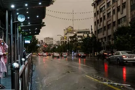 وزش باد شدید در جنوب و غرب تهران | کاهش دما تا پنجشنبه