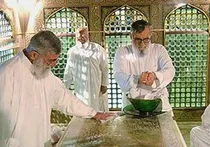 فیلم | تعویض ضریح مضجع شریف امام رضا (ع) با حضور رهبر انقلاب