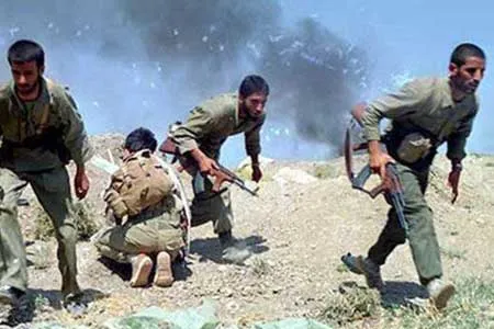 بلایی که منافقین سر رزمنده کشتی‌گیر آوردند (+عکس)