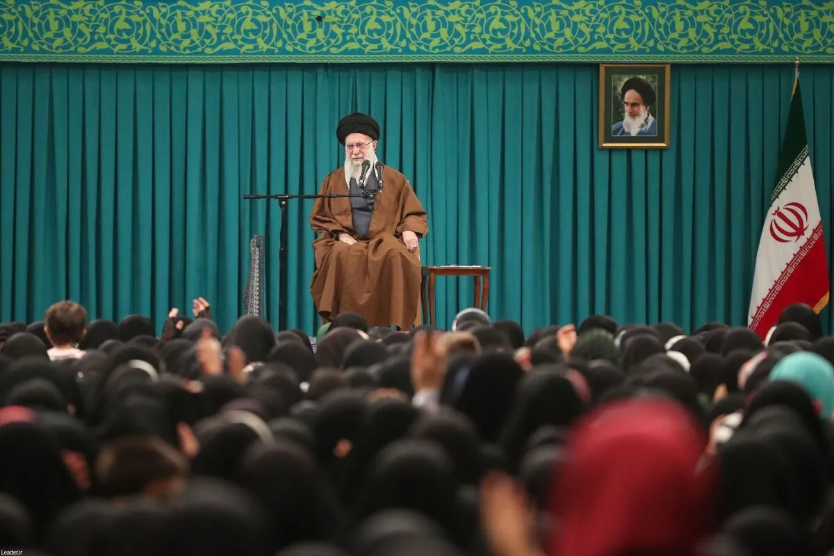 زن، کارگزار خانه نیست، مدیر است