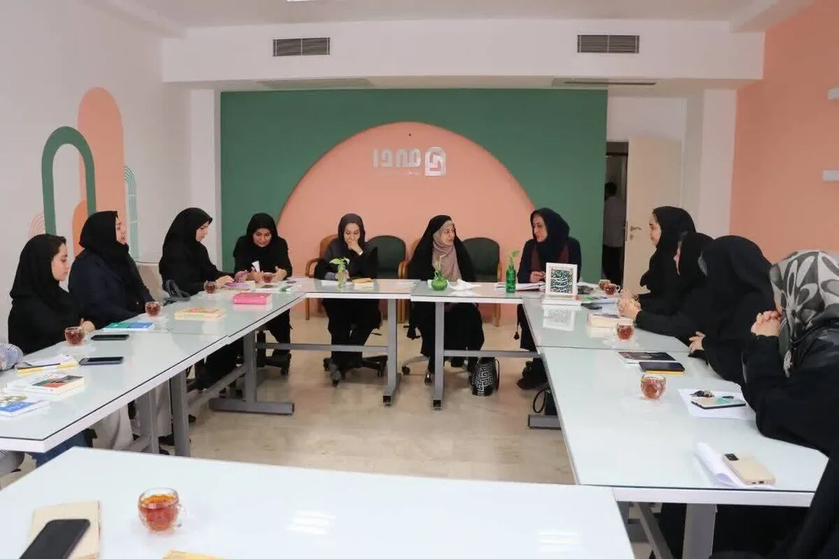 برگزار ی نشست کتابخوانی بانوان پیشرو