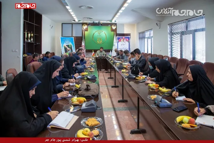 نشست خبری اصحاب قلم و رسانه با مسئول محیط زیست چهار محال و بختیاری