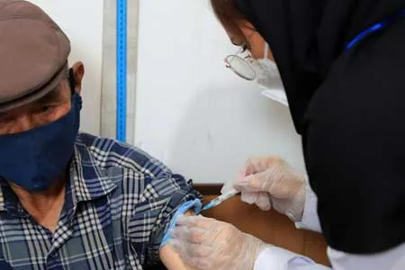 واکسیناسیون کرونا برای افراد بالای ۶۰ سال تا نیمه تیرماه تمام می‌شود