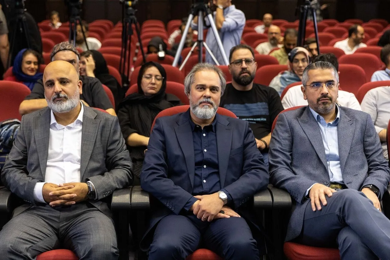 رائد فریدزاده، رئیس سازمان سینمایی، در نشست خبری روز خبرنگار از تأسیس صندوق توسعه سینمایی استان‌ها، شفافیت در تولیدات فارابی، و تمرکززدایی از سینمای ایران به عنوان راهبردهای جدید دولت چهاردهم سخن گفت.