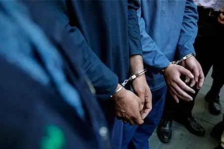 جیب بر‌های زرنگ در دام پلیس/ سرقت تلفن همراه در شلوغی مترو