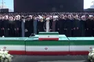 اقامه نماز بر پیکر مطهر مجاهد شهید امام خامنه‌ای و خانواده ایشان