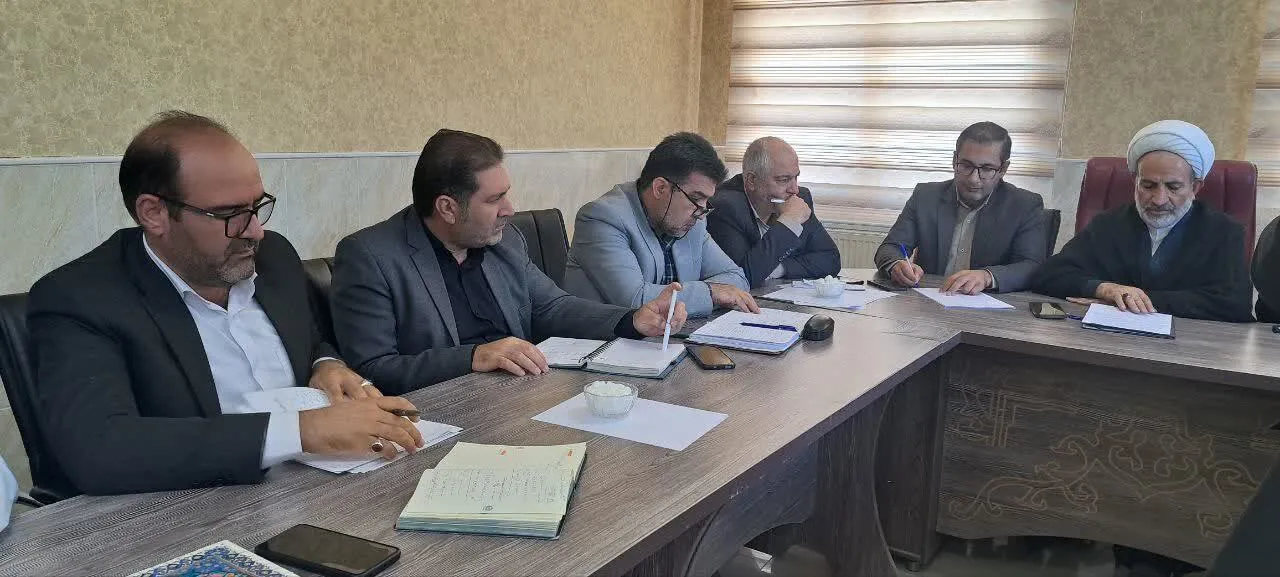 بررسی مسائل کشاورزی غرب استان اصفهان با حضور نماینده مجلس و مدیران جهاد کشاورزی 
