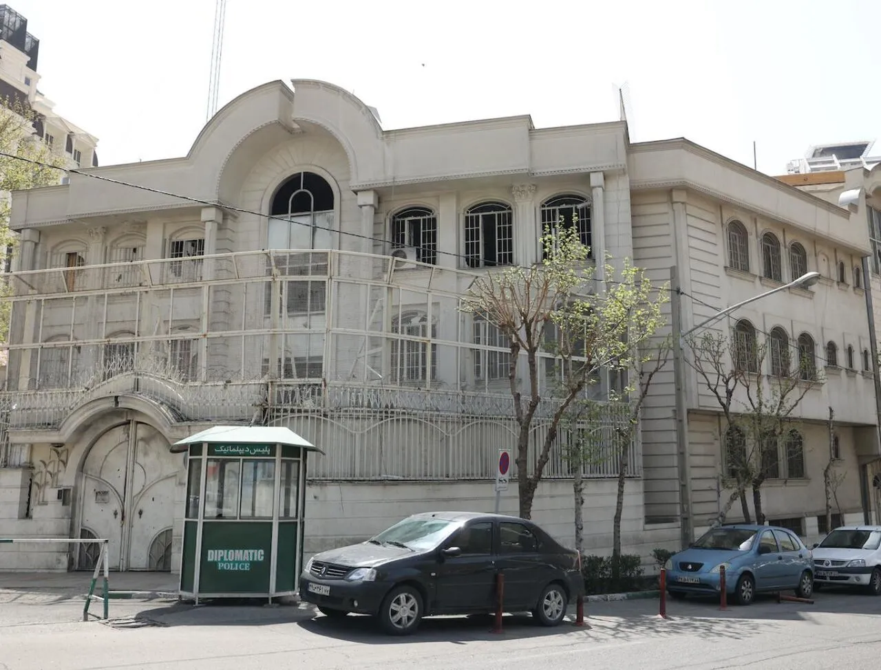 یک منبع آگاه: سفارت عربستان در ایران آغاز به کار کرده است