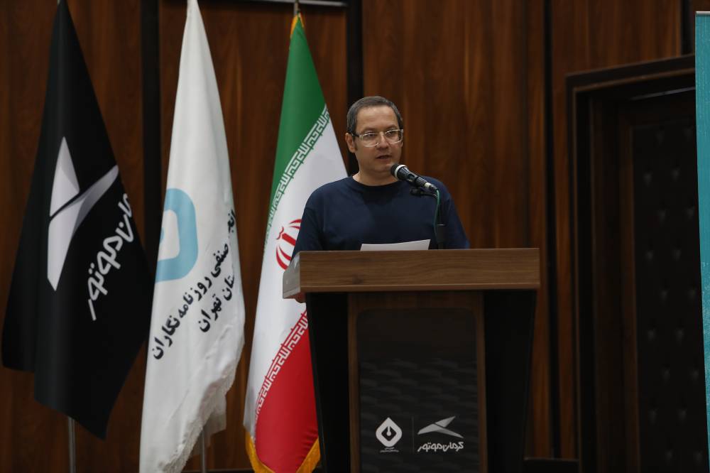 تجلیل از روزنامه‌نگاران برگزیده در چهارمین دوره جایزه «چراغ حقیقت» با حمایت کرمان موتور