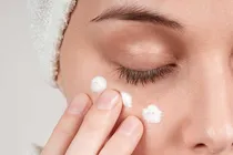 بهترین کرم دور چشم برای جلوگیری از چروک‌های ریز اطراف چشم