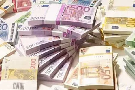 کاهش قیمت یورو و ثبات قیمت دلار و درهم