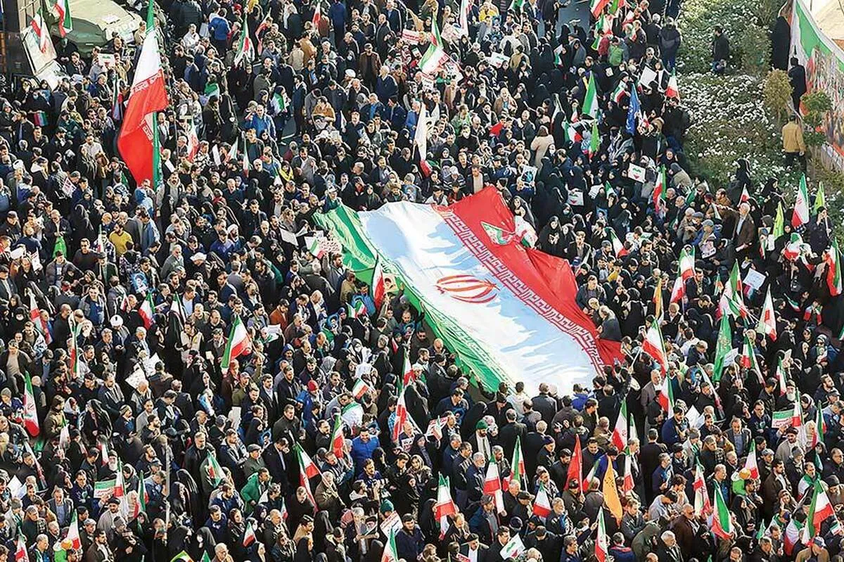 ایرانیان به پا خاستند