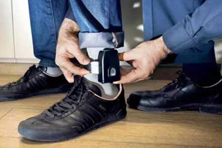 پابند الکترونیکی جایگزین حبس می‌شود