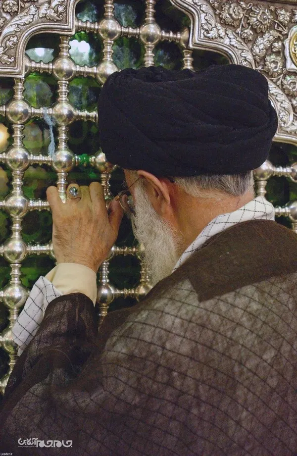 تصاویری از حضور رهبر انقلاب اسلامی در حرم حضرت فاطمه معصومه (سلام&zwnj;الله&zwnj;علیها)
