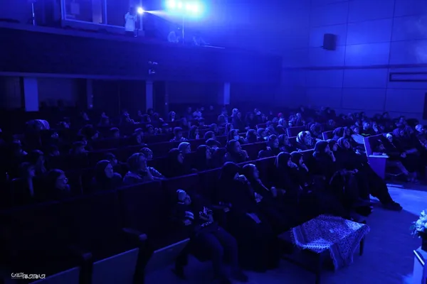 نمایش مادرانه