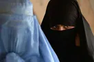 نیروهای انگلیسی برای فرار از طالبان به برقع پناه بردند!