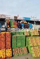 بازار میوه شب یلدا در ارومیه بدون کمبود؛ قیمت‌ها تا ۵۰ درصد افزایش یافت