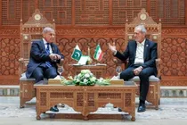 ملت ایران در برابر فشار‌ها و تهدید‌ها با اقتدار ایستادگی کرد