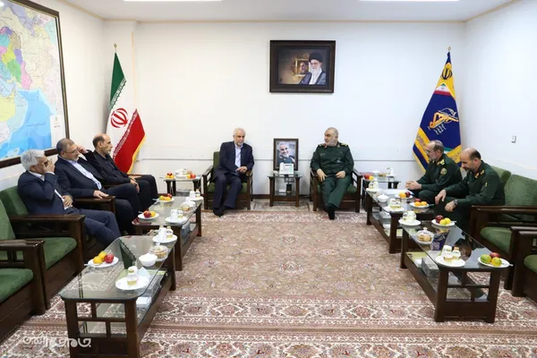 دیدار رئیس بنیاد شهید و امور ایثارگران با فرمانده کل سپاه