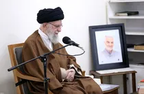 گزارش تصویری | رهبر معظم انقلاب در دیدار با خانواده شهید سلیمانی