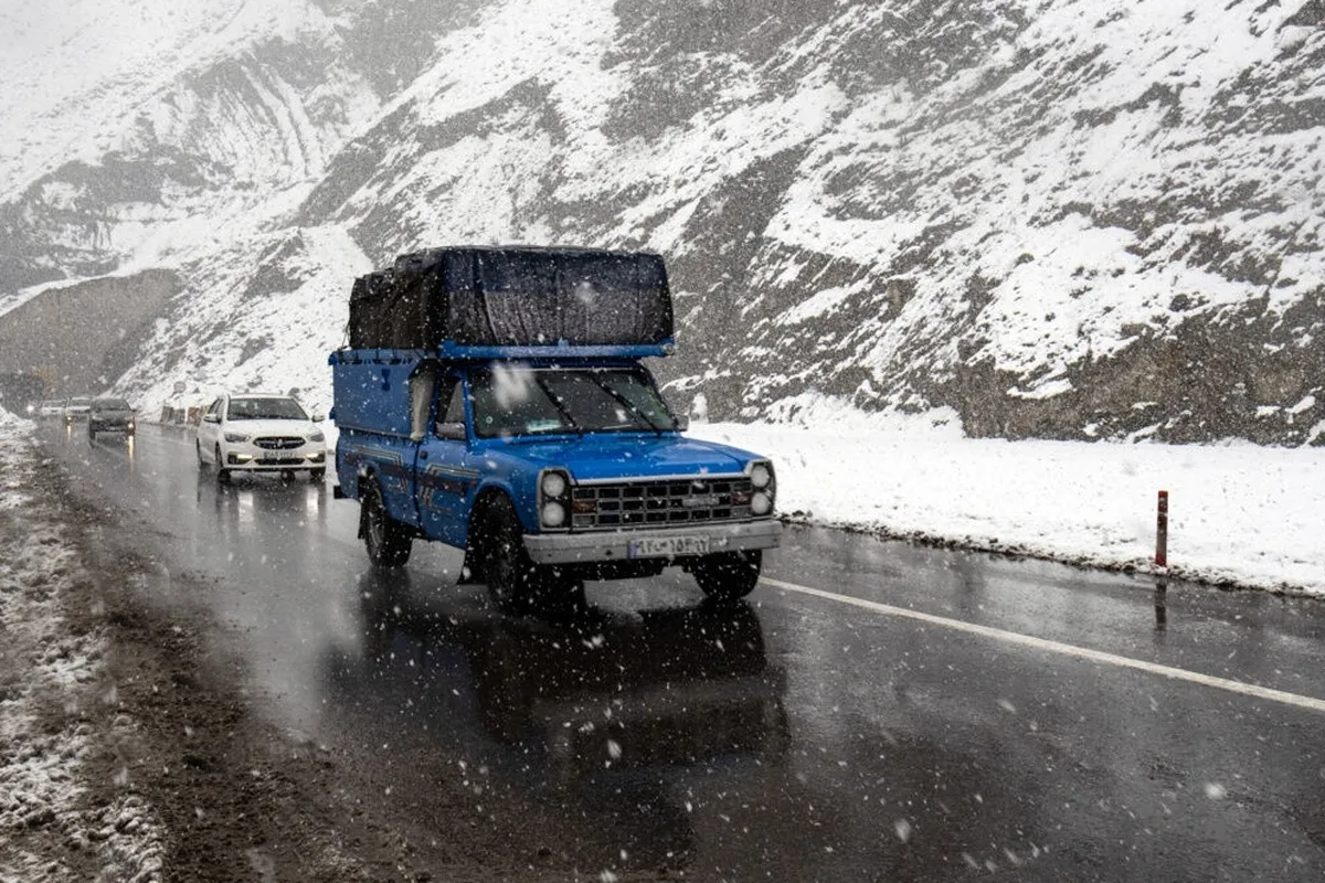 برف و باران در جاده‌های ۱۸ استان ایران