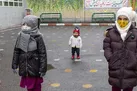 پنجره‌ کلاس‌ها باز باشد و دانش‌ آموزان با لباس گرم بیایند
