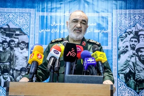 دشمنان را وادار می‌کنیم به اراده ملت ایران تن دهند