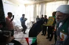 بازدید خدام امام رئوف از منزل مورد اصابت موشک سنگرشکن در جنگ تحمیلی سوم