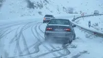تردد در برخی محورهای کردستان با زنجیر چرخ امکانپذیراست