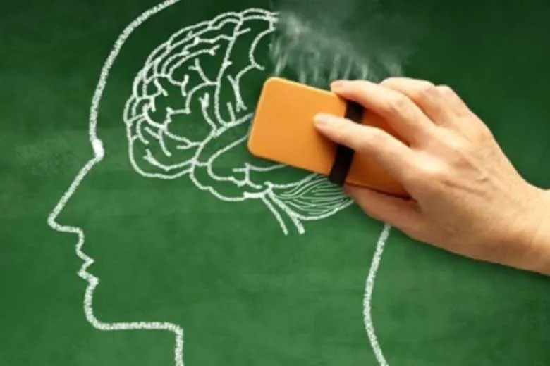 مهمترین نشانه‌ها و دلایل بروز آلزایمر