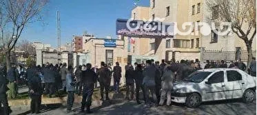تجمع معلمان شهرکرد مقابل اداره کل آموزش و پرورش استان چهار محال و بختیاری