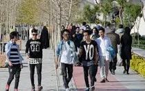 نوجوانانی که دیر بزرگسال می‌شوند