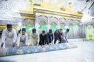 ضریح مقدس امام حسین(ع) غبارروبی شد +عکس