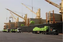پهلودهی کشتی ۳۲ هزار تنی حامل برنج در بندر شهید رجایی