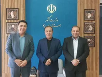 تأکید استانداری و مخابرات یزد بر شتاب‌بخشی به توسعه زیرساخت‌های ارتباطی