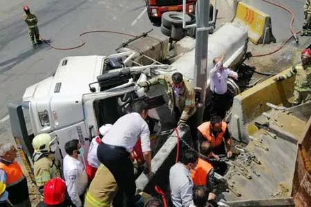 واژگونی تانکر حامل۶ هزار لیتر گازوئیل در جاده لشگرک