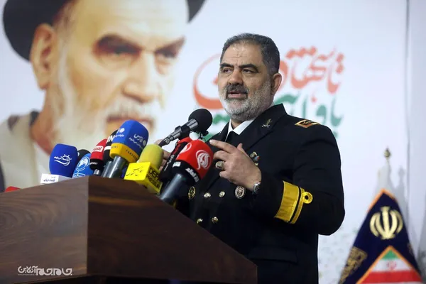 نشست خبری امیر دریادار ایرانی به&zwnj;مناسبت هفتم آذرماه روز نیروی دریایی ارتش
