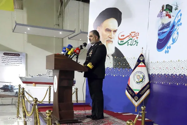 نشست خبری امیر دریادار ایرانی به&zwnj;مناسبت هفتم آذرماه روز نیروی دریایی ارتش