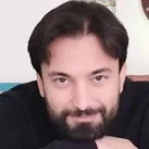 قلم‌هایی که در کنار پرچم ایستادند