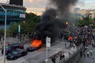 عکس و مکث ؛ از اعتراض با اسب تا بادکنک هایی برای درگذشتگان