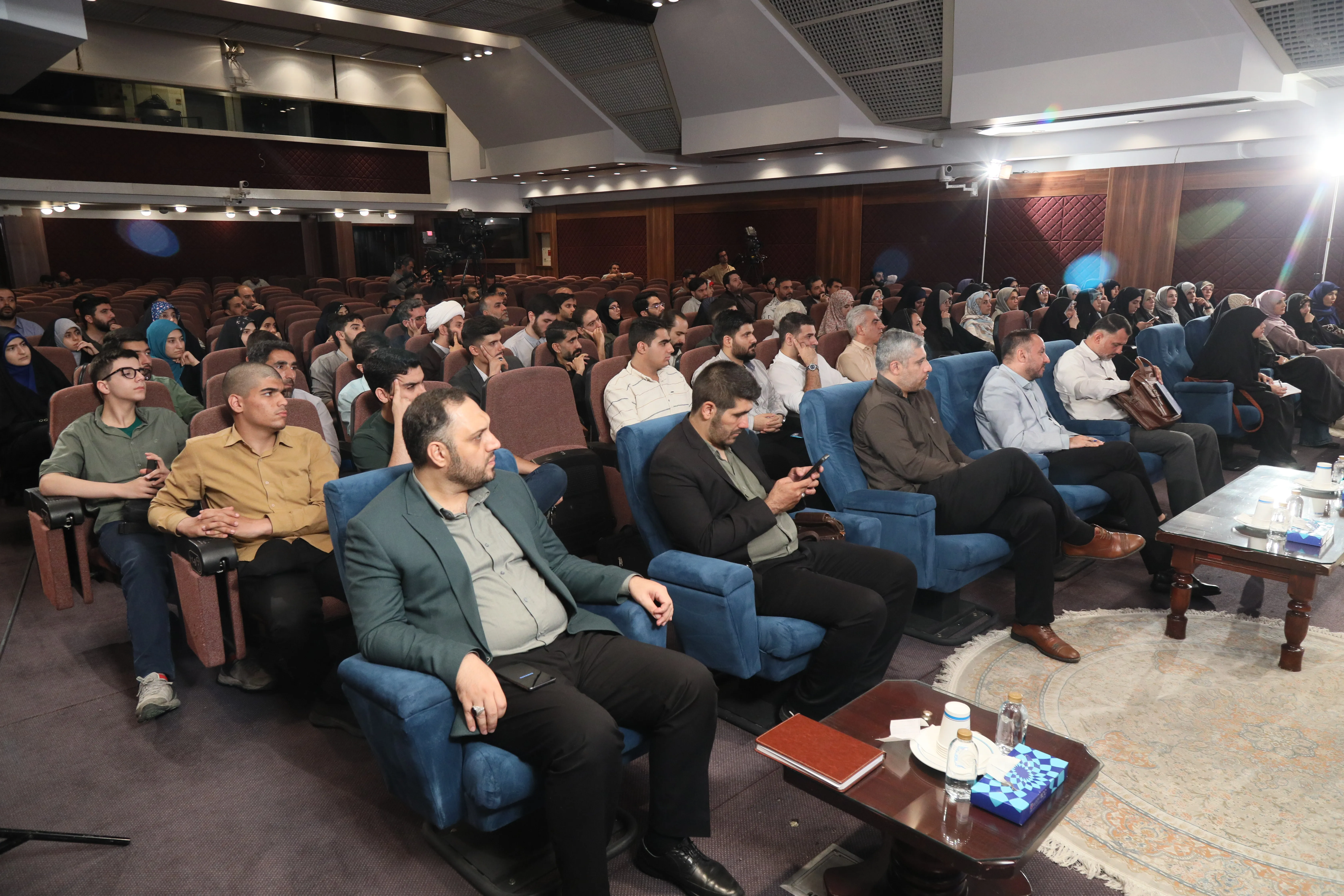 ویژه برنامه «جریان کودتا» کاری از گروه تاریخ شبکه یک در دو قسمت به بازخوانی کودتای ۲۸ مرداد ۱۳۳۲ اختصاص داشت ویژه برنامه «جریان کودتا» کاری از گروه تاریخ شبکه یک در دو قسمت به بازخوانی کودتای ۲۸ مرداد ۱۳۳۲ اختصاص داشت