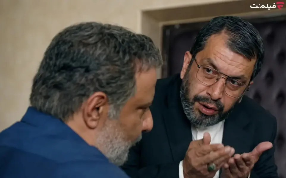 با منتشر شدن سه قسمت از سریال کوری این سریال را بررسی کریه‌ایم