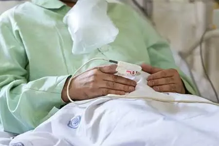 سرم برای بیمار کرونایی معجزه نمی‌کند / عواقب خطرناک خوددرمانی