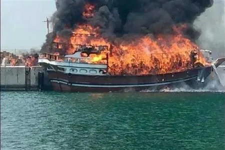 سه فروند لنج صیادی در بندر کنگ آتش گرفت