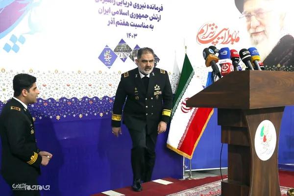 نشست خبری امیر دریادار ایرانی به&zwnj;مناسبت هفتم آذرماه روز نیروی دریایی ارتش