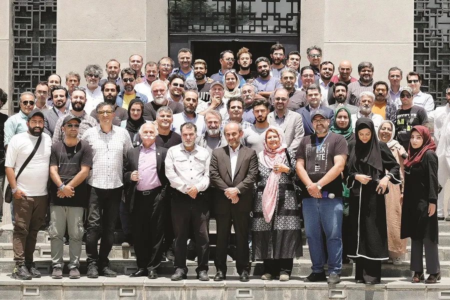 لزوم نمایش افتخارات و دستاورد‌های کشور